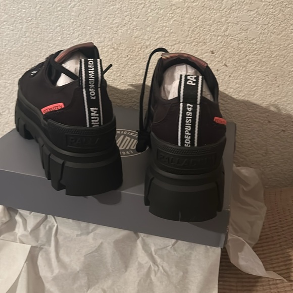 - Palladium Revolt Lo Tx Black Low Sneaker Boot Chunky new Womens 7.5 - Picture 4 of 8